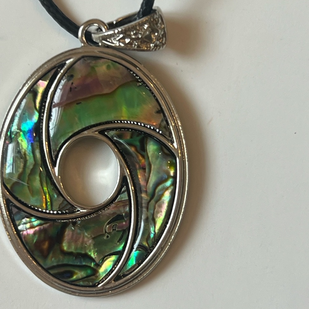 Elegant Silver and Green Pendant Necklace